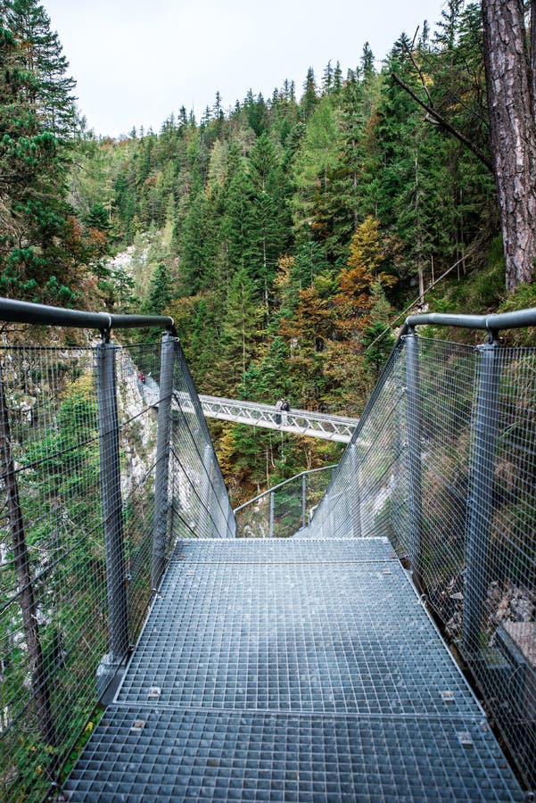 Leutaschklamm - dziki w? w? z z rzek? w alps Niemcy zdjęcie stock