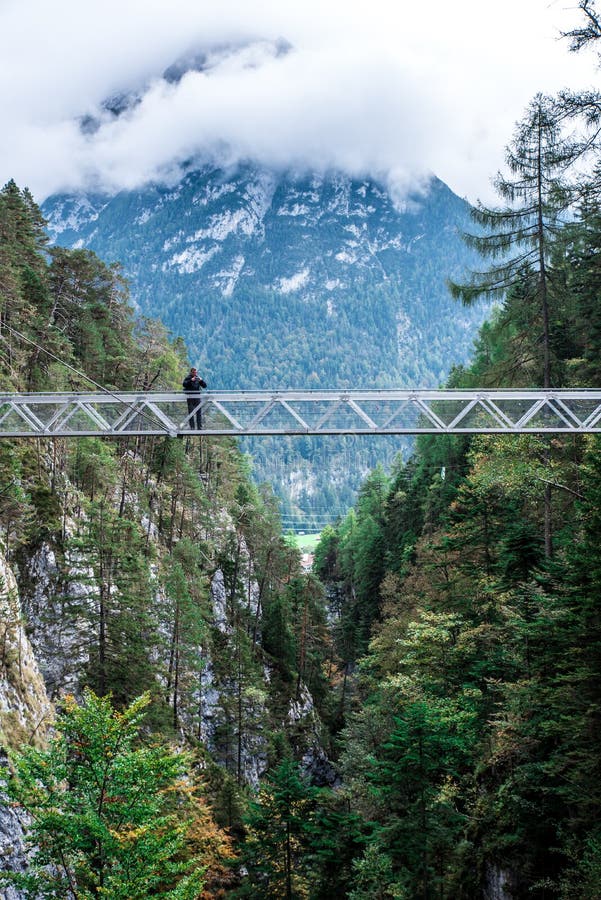 Leutaschklamm - dziki w? w? z z rzek? w alps Niemcy obrazy royalty free