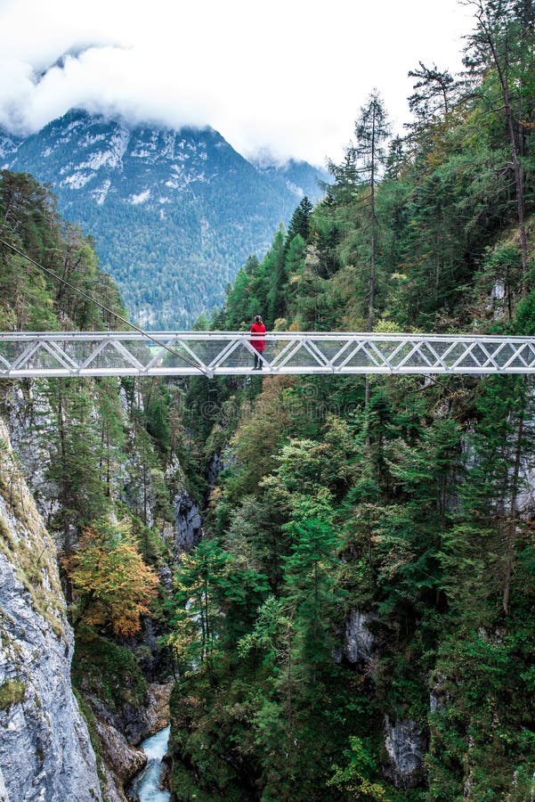 Leutaschklamm - dziki w? w? z z rzek? w alps Niemcy zdjęcie stock