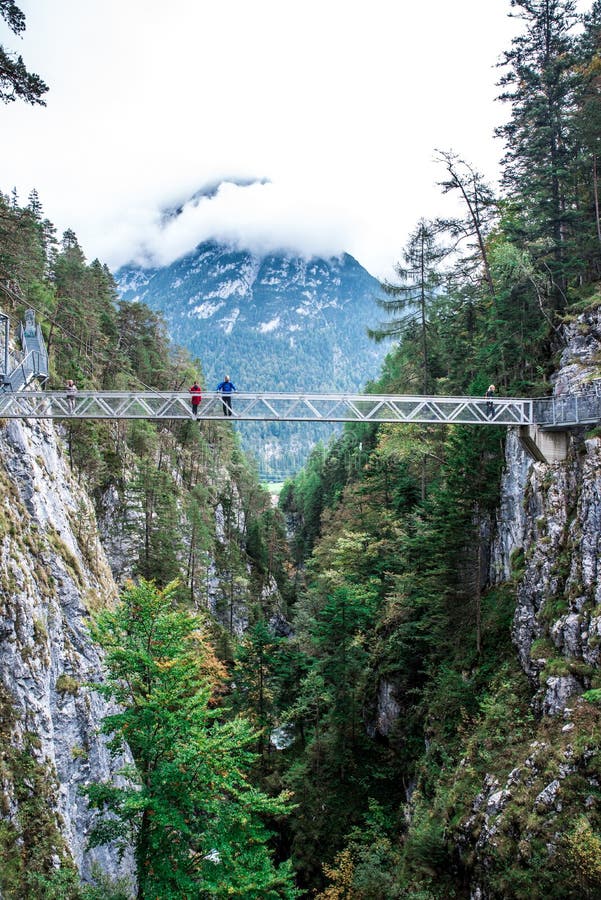 Leutaschklamm - dziki w? w? z z rzek? w alps Niemcy zdjęcie stock