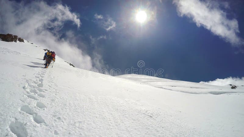 Leute, die Mont Blanc klettern lizenzfreie stockfotografie Leute, die Mont Blanc klettern lizenzfreie stockfotografie