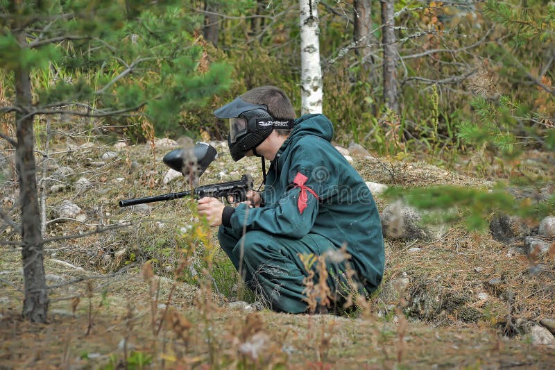 Leute, Die Paintball Spielen Redaktionelles Stockfoto Bild von