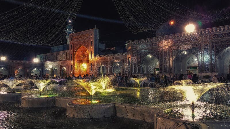 Leute am Eingang zum heiligen Schrein des Imams Reza in Mashhad, I
