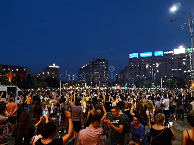 Leute protestieren gegen Korruption und Missbrauch in Bukarest stockfoto Leute protestieren gegen Korruption und Missbrauch in Bukarest stockfoto
