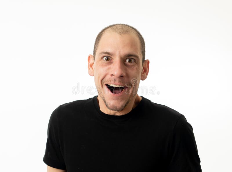 Leutegef?hle und Gesichtsausdr?cke Portr?t des komischen jungen Mannes mit lustigem verr?cktem gl?cklichem Gesicht stockfoto Leutegef?hle und Gesichtsausdr?cke Portr?t des komischen jungen Mannes mit lustigem verr?cktem gl?cklichem Gesicht stockfoto