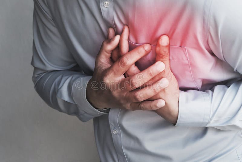 LeuteSchmerz in der Brust vom Herzinfarkt Gesundheitswesen