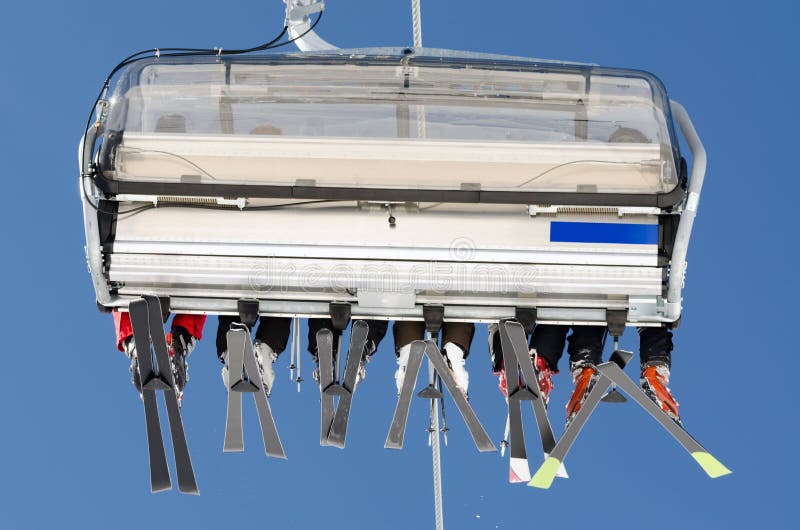 Remontée mécanique vue de derrière photos stock