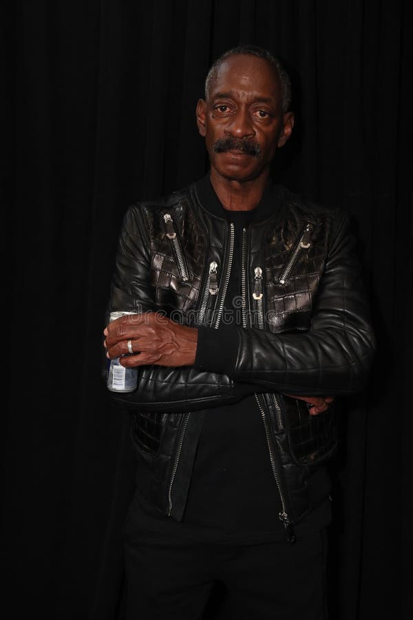 Levantamento De Vernell Varnado De Bastidores Para O Desfile De Moda De