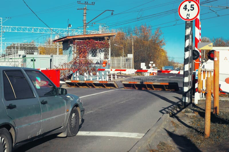 Level crossings with raised barriers anti-RAM devices