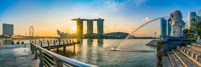 Lever de soleil chez Marina Bay à Singapour image stock Lever de soleil chez Marina Bay à Singapour image stock