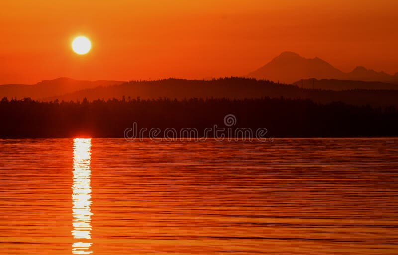 Lever de soleil d'Anacortes, Washington State image libre de droits Lever de soleil d'Anacortes, Washington State image libre de droits