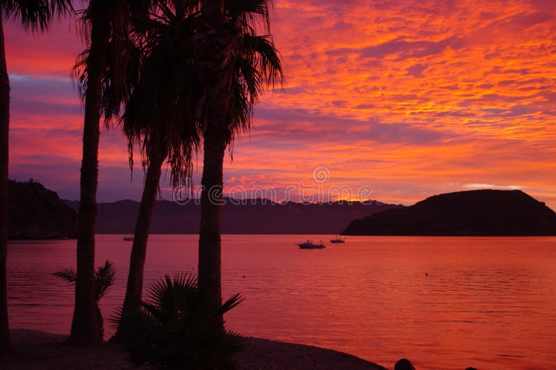 Lever de soleil dans Baja, baie de coyote images libres de droits Lever de soleil dans Baja, baie de coyote images libres de droits
