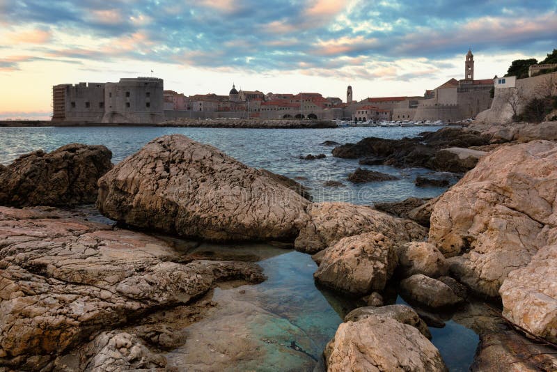 Lever de soleil dans Dubrovnik image libre de droits Lever de soleil dans Dubrovnik image libre de droits