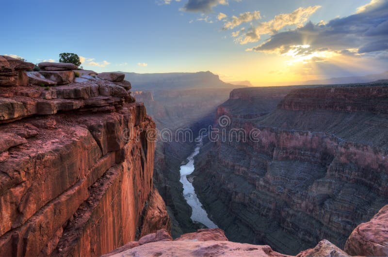 Lever de soleil de point de Toroweap de gorge grande photo libre de droits Lever de soleil de point de Toroweap de gorge grande photo libre de droits