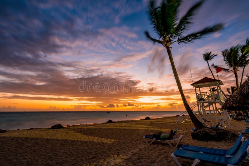 Lever De Soleil Magique De Plage De Punta Cana République