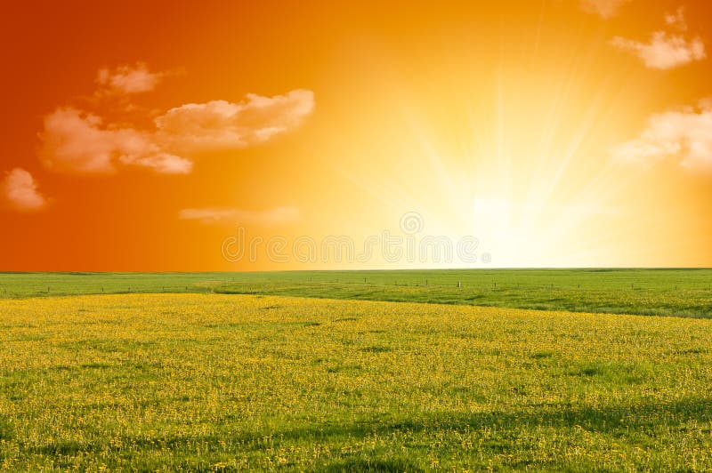 Lever de soleil rural d'horizontal photographie stock libre de droits Lever de soleil rural d'horizontal photographie stock libre de droits