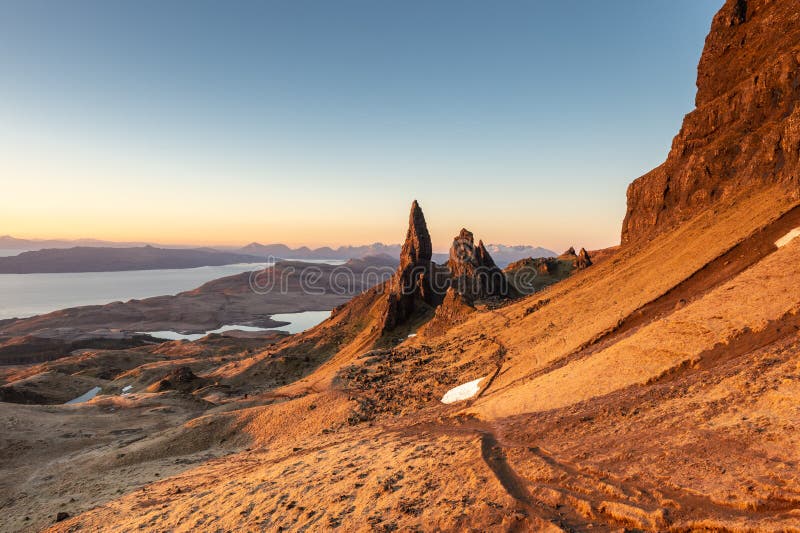Lever de soleil, vieil homme de Storr, île de Skye, Ecosse photographie stock Lever de soleil, vieil homme de Storr, île de Skye, Ecosse photographie stock