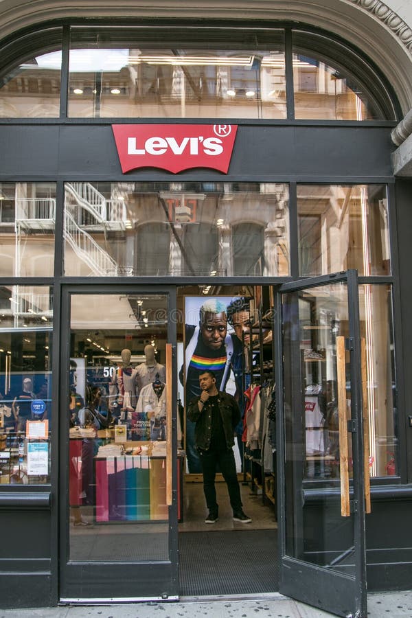 Levi`s store in SoHo editorial photography. Image of entrance - 153468567