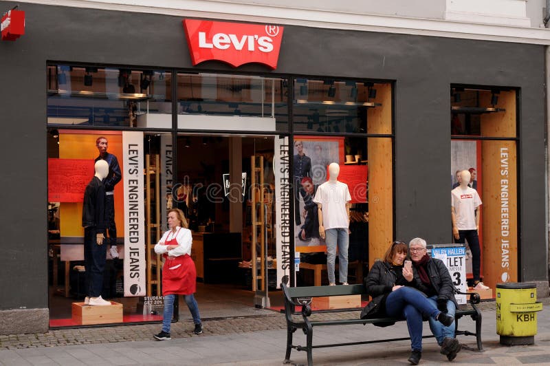 LEVI`S STRAUSS JEAN STORE in COPENHAGEN DENMARK Editorial Photography -  Image of business, news: 140568737
