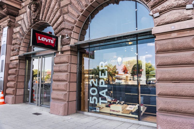 Levis Bekleidungsgeschäft in Hamburg Deutschland Redaktionelles Stockbild -  Bild von gatter, jeans: 202501174