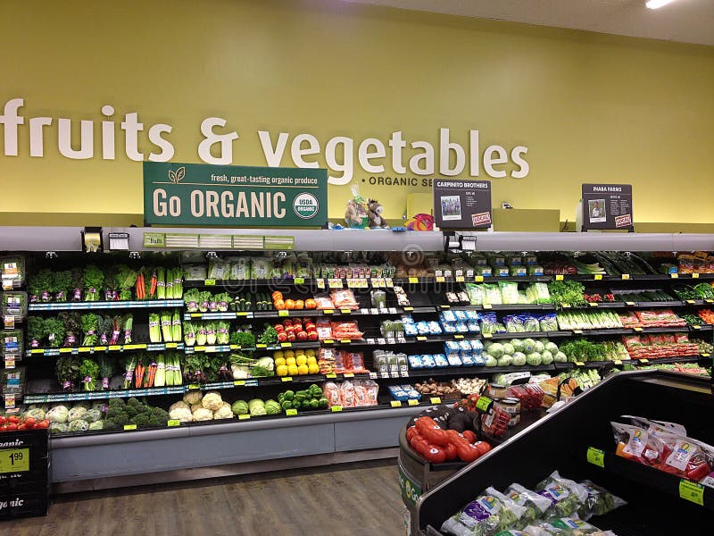 Lewiston /Idaho/USA./ 24.April 2019/Orgrganic fruit and vegetables grocery food market  Lewiton Idhao USA   Photo..Francis  Dean / Deanpictures. Lewiston /Idaho/USA./ 24.April 2019/Orgrganic fruit and vegetables grocery food market  Lewiton Idhao USA   Photo..Francis  Dean / Deanpictures