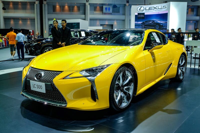 LEXUS LC 500 en la exhibición en la 34ta expo internacional 2017 del motor de Tailandia fotos de archivo libres de regalías LEXUS LC 500 en la exhibición en la 34ta expo internacional 2017 del motor de Tailandia fotos de archivo libres de regalías