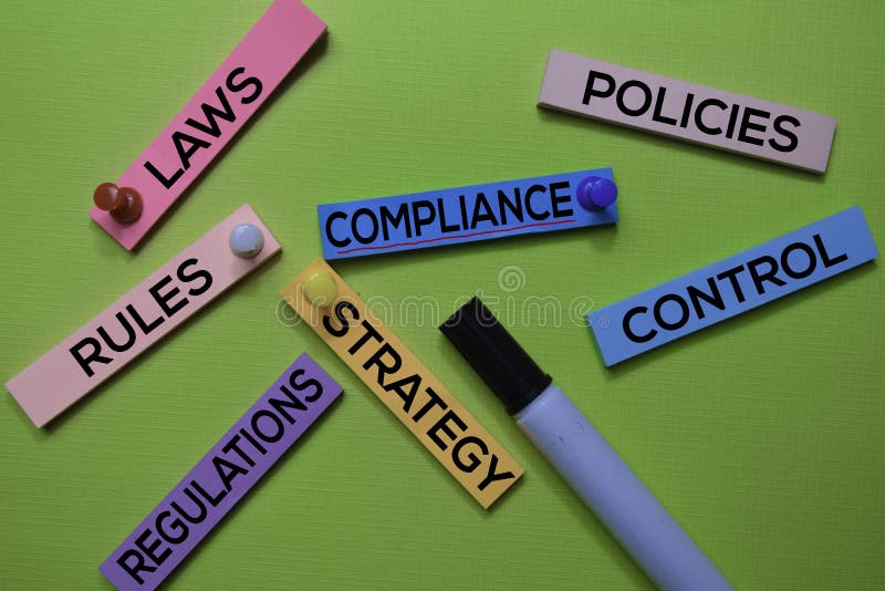 Leyes, conformidad, políticas, reglas, estrategia, regulaciones, texto del control en las notas pegajosas aisladas en el escritor fotos de archivo Leyes, conformidad, políticas, reglas, estrategia, regulaciones, texto del control en las notas pegajosas aisladas en el escritor fotos de archivo