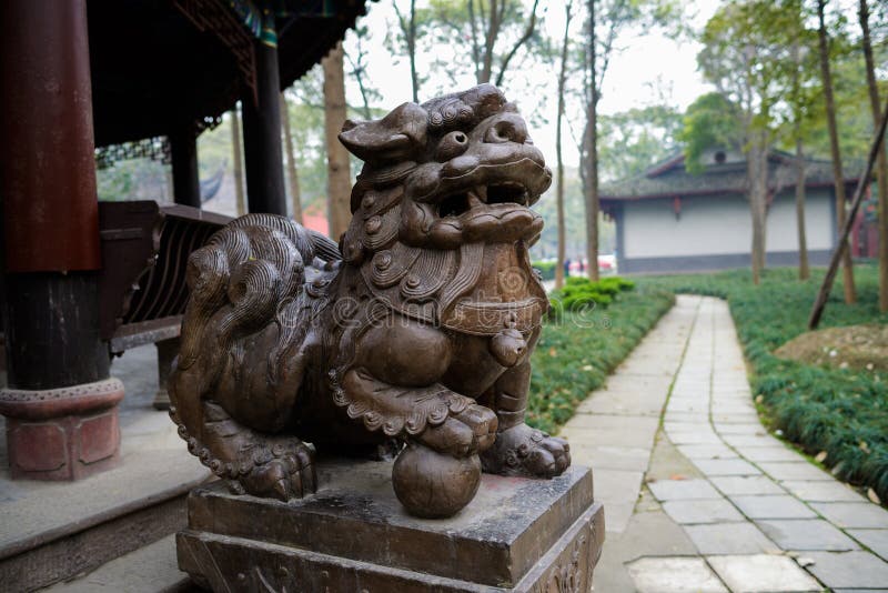 León de piedra antes del pabellón, Chengdu fotografía de archivo León de piedra antes del pabellón, Chengdu fotografía de archivo