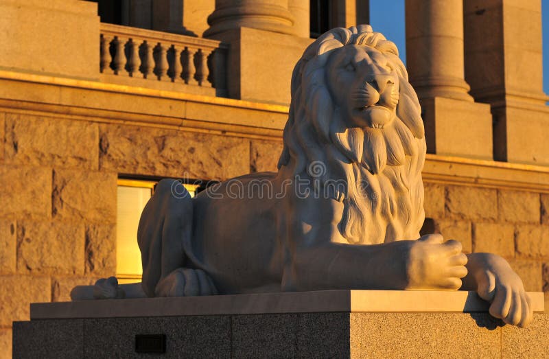 León del edificio del capitolio del estado en Salt Lake City, Utah imagen de archivo León del edificio del capitolio del estado en Salt Lake City, Utah imagen de archivo