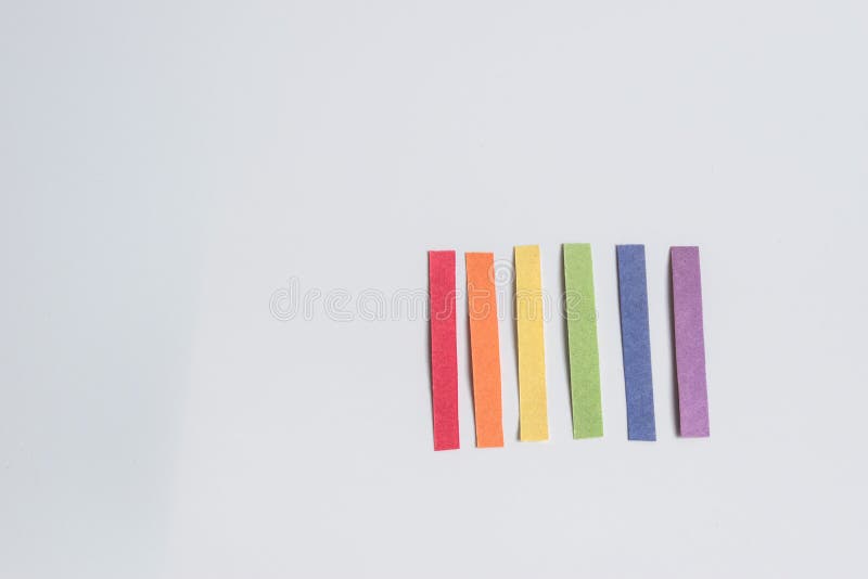 LGBT和同性恋自豪日彩虹纸彩带反对白色背景 平等和变化概念-图象 免版税图库摄影 LGBT和同性恋自豪日彩虹纸彩带反对白色背景 平等和变化概念-图象 免版税图库摄影
