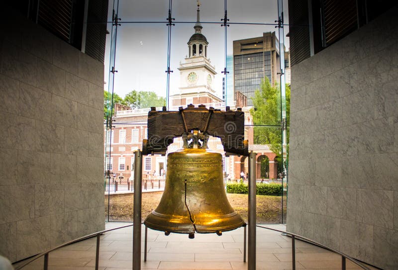 Liberty Bell - ett iconic symbol av amerikansk självständighet som lokaliseras i Philadelphia, Pennsylvania, USA arkivfoto Liberty Bell - ett iconic symbol av amerikansk självständighet som lokaliseras i Philadelphia, Pennsylvania, USA arkivfoto