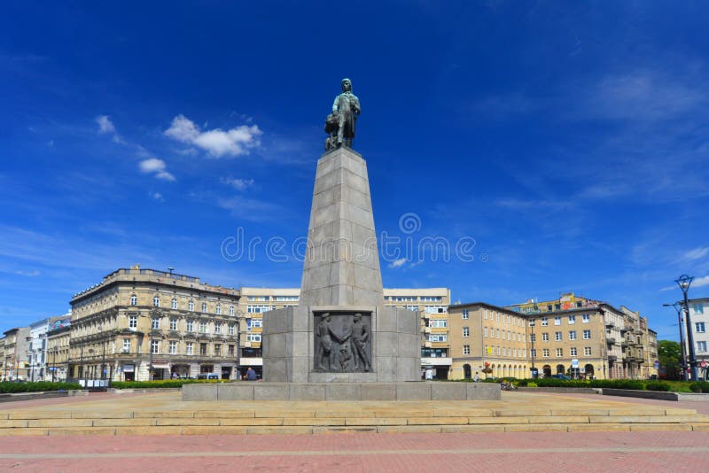 Liberty Square com o monumento de Kosciuszko em Lodz, Polônia fotos de stock Liberty Square com o monumento de Kosciuszko em Lodz, Polônia fotos de stock