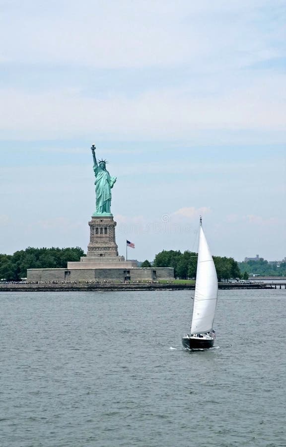 Liberty statue and ship