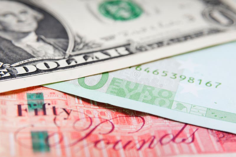 Euros e dólares foto de stock. Imagem de euro, riqueza 4140636