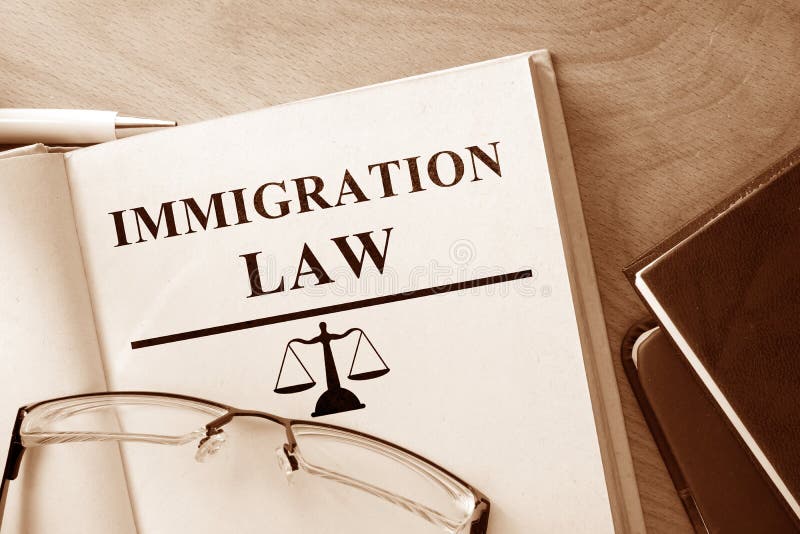 Libro con legge di immigrazione di parole