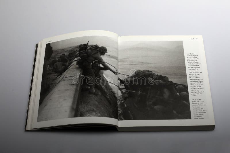 Libro de la fotografía de Nick Yapp, infantes de marina de los E.E.U.U. imagen de archivo libre de regalías Libro de la fotografía de Nick Yapp, infantes de marina de los E.E.U.U. imagen de archivo libre de regalías