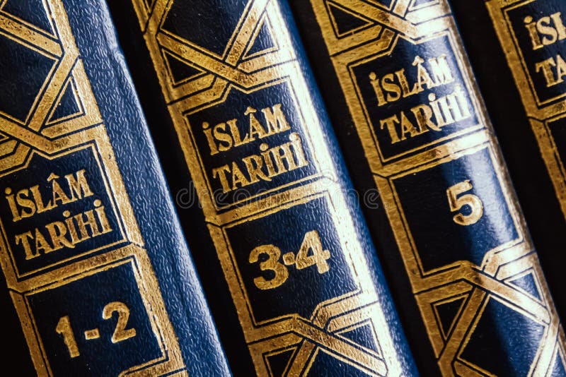 Libros religiosos acerca de la historia del Islam en biblioteca imágenes de archivo libres de regalías Libros religiosos acerca de la historia del Islam en biblioteca imágenes de archivo libres de regalías