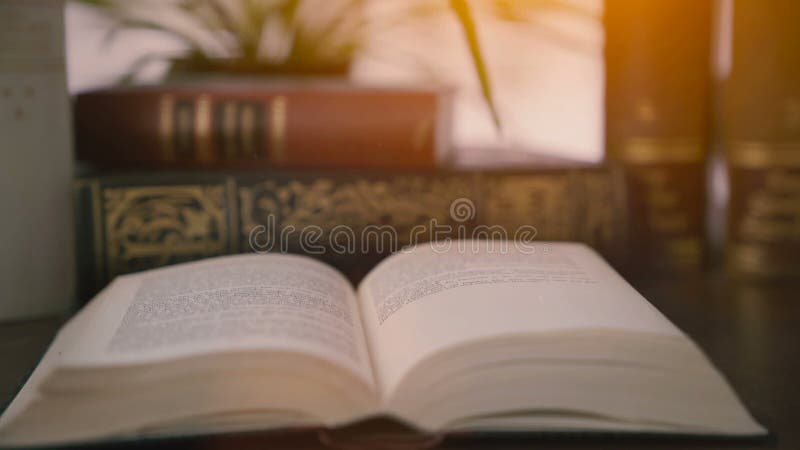 Libros viejos en la mesa