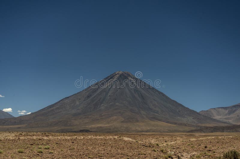 Vulkaan Licancabur 5. 916 meter royalty-vrije stock fotografie