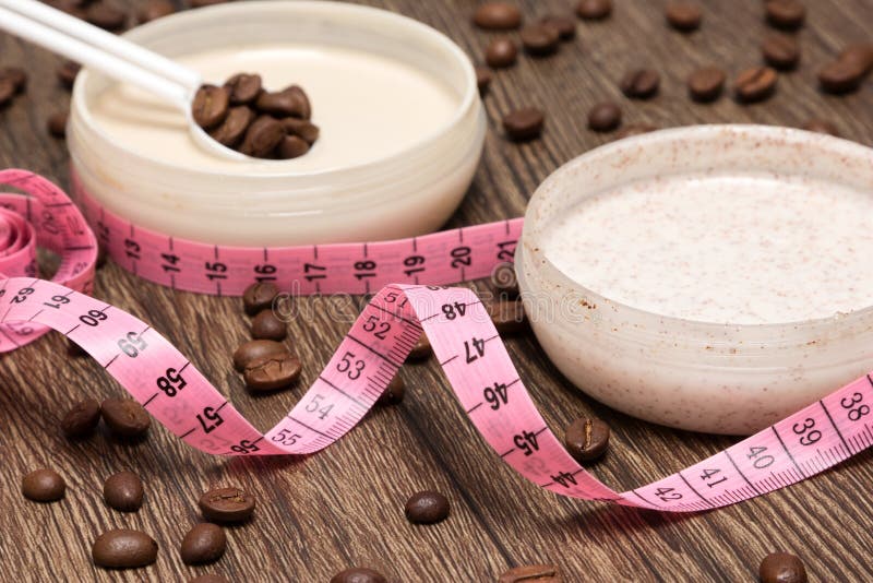 Lichaam die band en anti-anti-cellulitecosmetischee producten meten stock afbeelding Lichaam die band en anti-anti-cellulitecosmetischee producten meten stock afbeelding