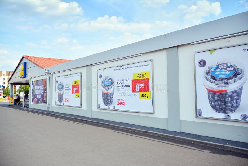 pak Afrika Kalmte Lidl Supermarket in Warsaw. Modern Building Editorial Stock Image - Image  of buyer, cash: 153668979