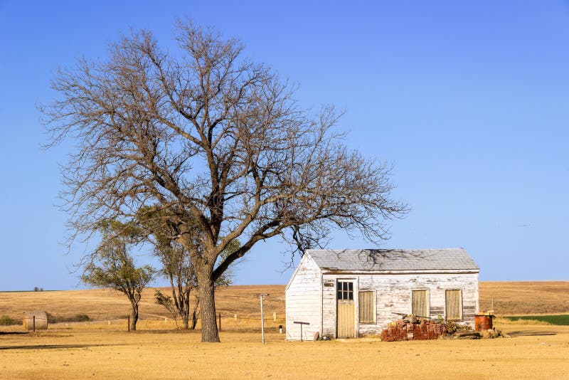 Liebenthal, KS USA - Idyllische Sicht auf einen Bauernhof von Kansas und seine Landschaft lizenzfreies stockbild
