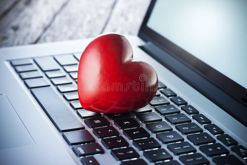 Liebes-Herz-Computer-on-line-Datierung