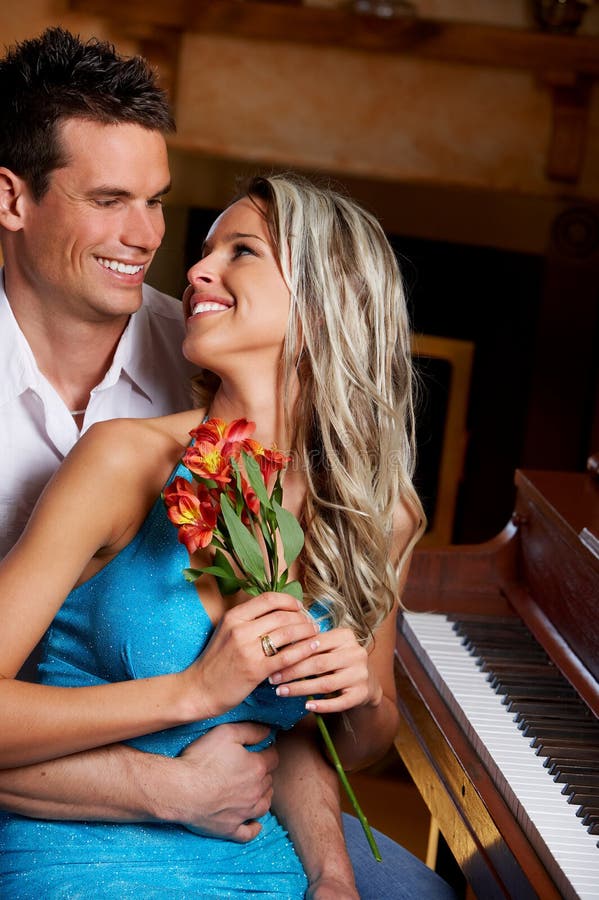 Liebespaare stockbild. Bild von küssen, umarmung, geliebter 4804921