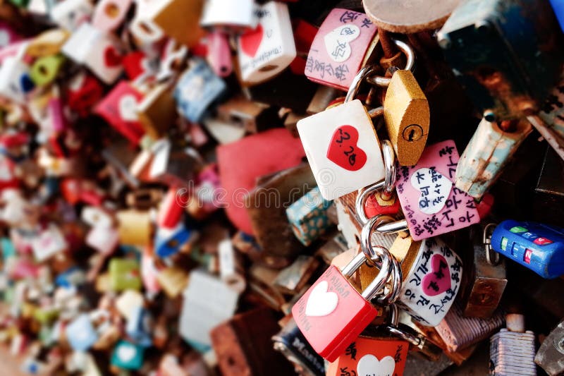 Liefdehangsloten bij de Toren van Seoel royalty-vrije stock afbeelding Liefdehangsloten bij de Toren van Seoel royalty-vrije stock afbeelding