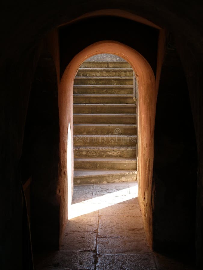 L'apertura di una porta di luce.