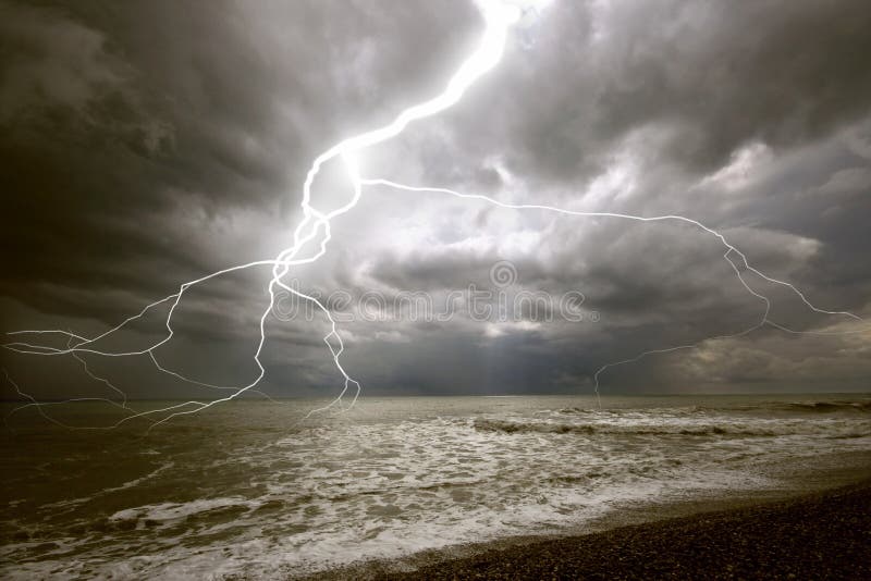 L'incredibile tempesta di illuminazione landcscape.