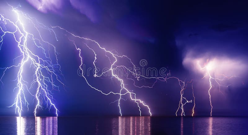 Lightning storm img