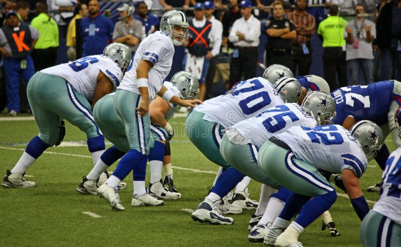 ligne romo de cowboys d'offensive photographie stock libre de droits ligne romo de cowboys d'offensive photographie stock libre de droits