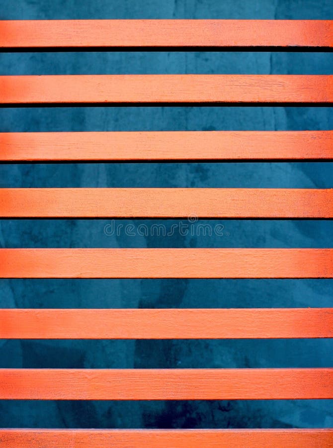 Lignes oranges rouges au-dessus de bleu image stock Lignes oranges rouges au-dessus de bleu image stock